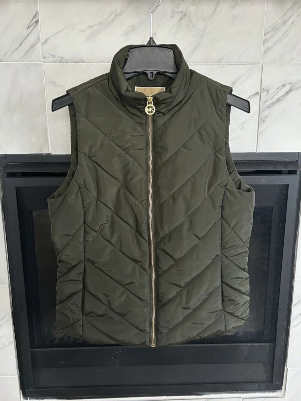 NWT Michael Kors Quilted Puffer Vest Olive Green Gold Hardware S - MSRP $125 - Picture 3 of 4